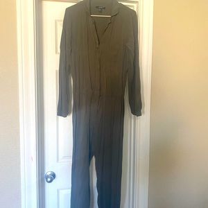 Cute Cute Cute Olive jumper! Only worn once!